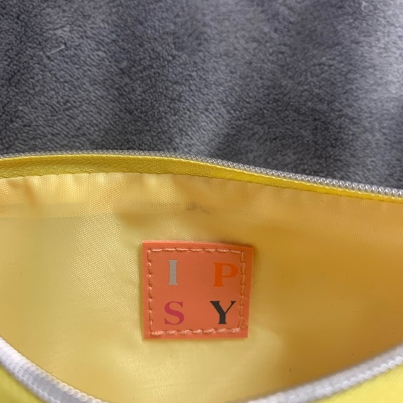 Ipsy bag free with a purchase!! - Picture 3 of 3